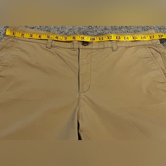 Old Navy Everyday Shorts high rise Size 12 Tan - Picture 3 of 6